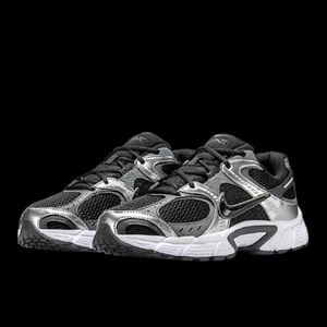 Nike V5 RNR Running Mens Black Smoke Grey Silver